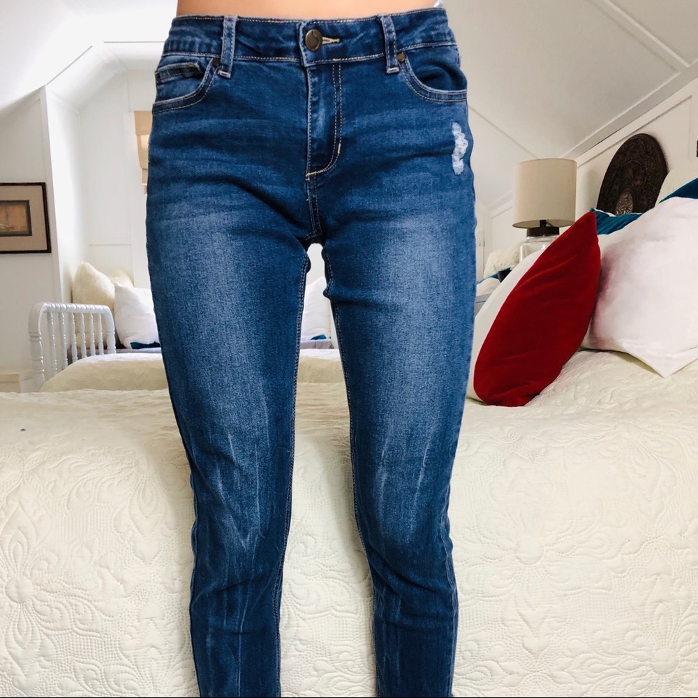Joe’s distressed stretchy jeans w/ frayed hem